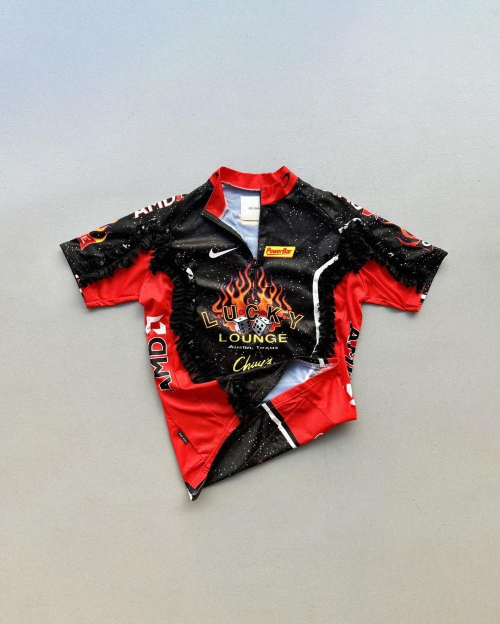 改造後讓原本中性帥氣的波衫瞬間就變得可愛