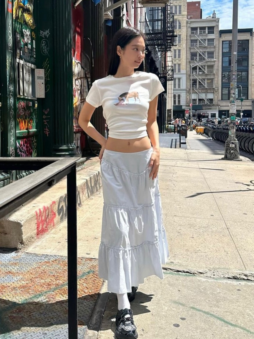 ennie穿上Glowny的荷葉邊半身長裙