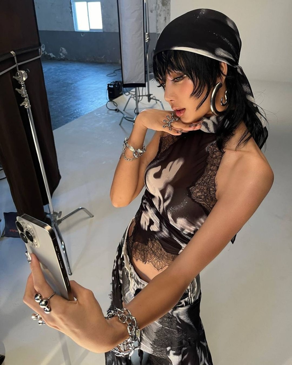 Lisa《Rockstar》美甲也是她操刀