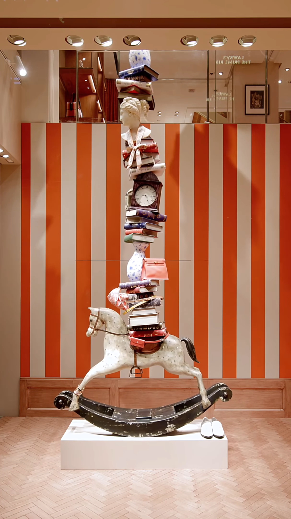 雕塑家Alex Chinneck設計的Hermès愛馬仕動態櫥窗
