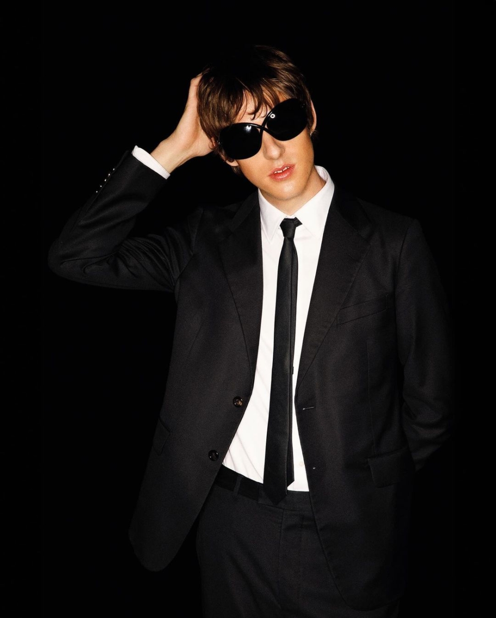 無憂無慮的享樂主義讓他成為Gen Z世代最紅的It Boy