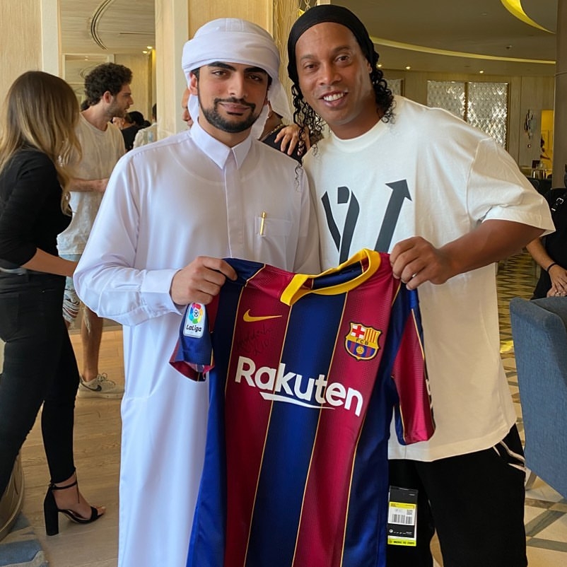 Mana Al Maktoum和足球員Ronaldinho Gaúcho合照