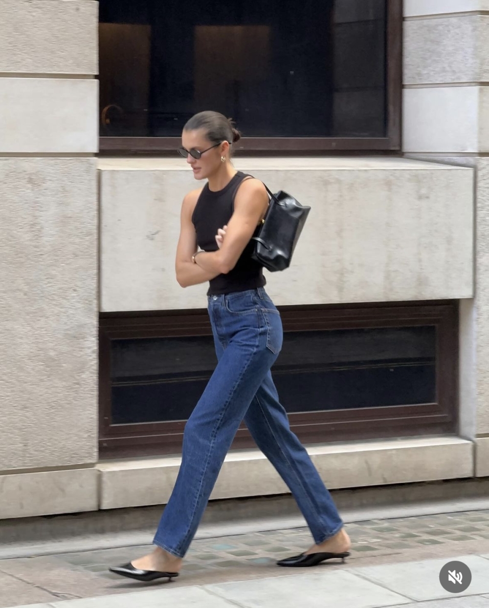 下身搭配牛仔褲或簡單長褲。