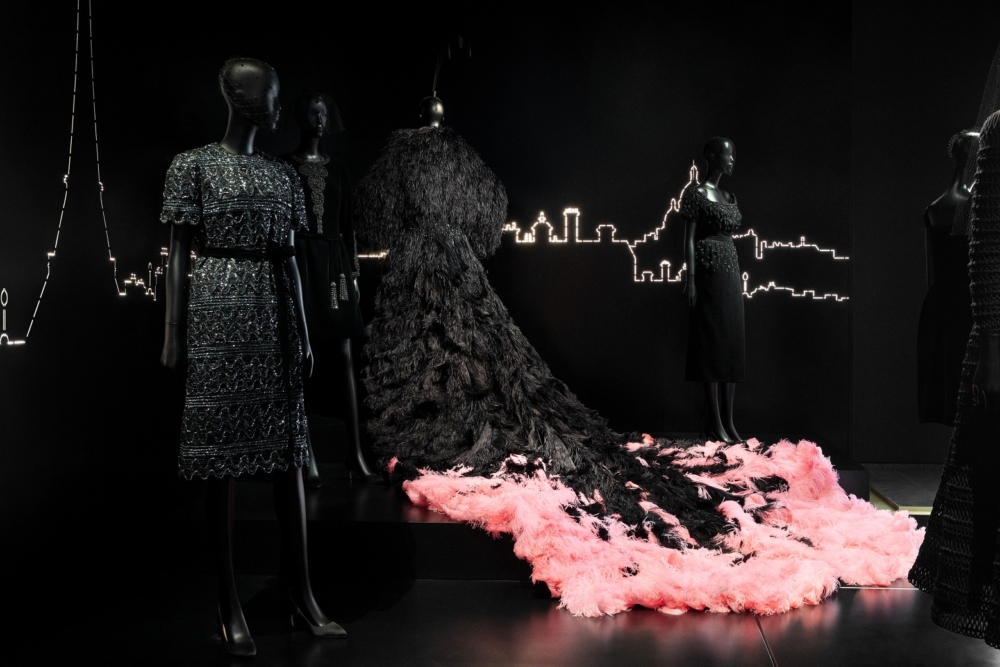 Dior集結這些華麗的表演服展出