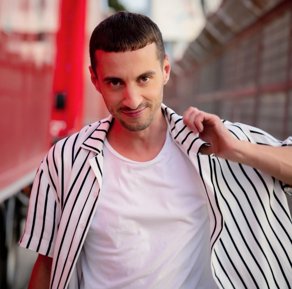 家中即興表演點燃對戲劇的熱愛