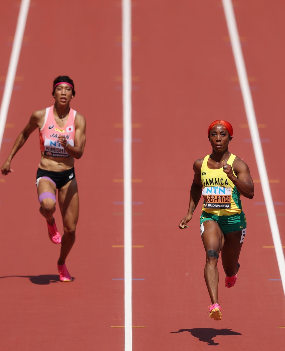 37 歲的牙買加短跑傳奇 Shelly-Ann換上火焰橘髮色