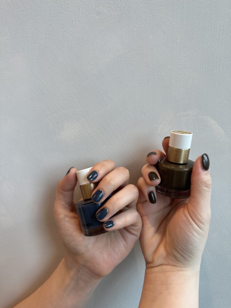 兩款指甲油都不挑膚色，也可以將兩者疊加搭配塗刷