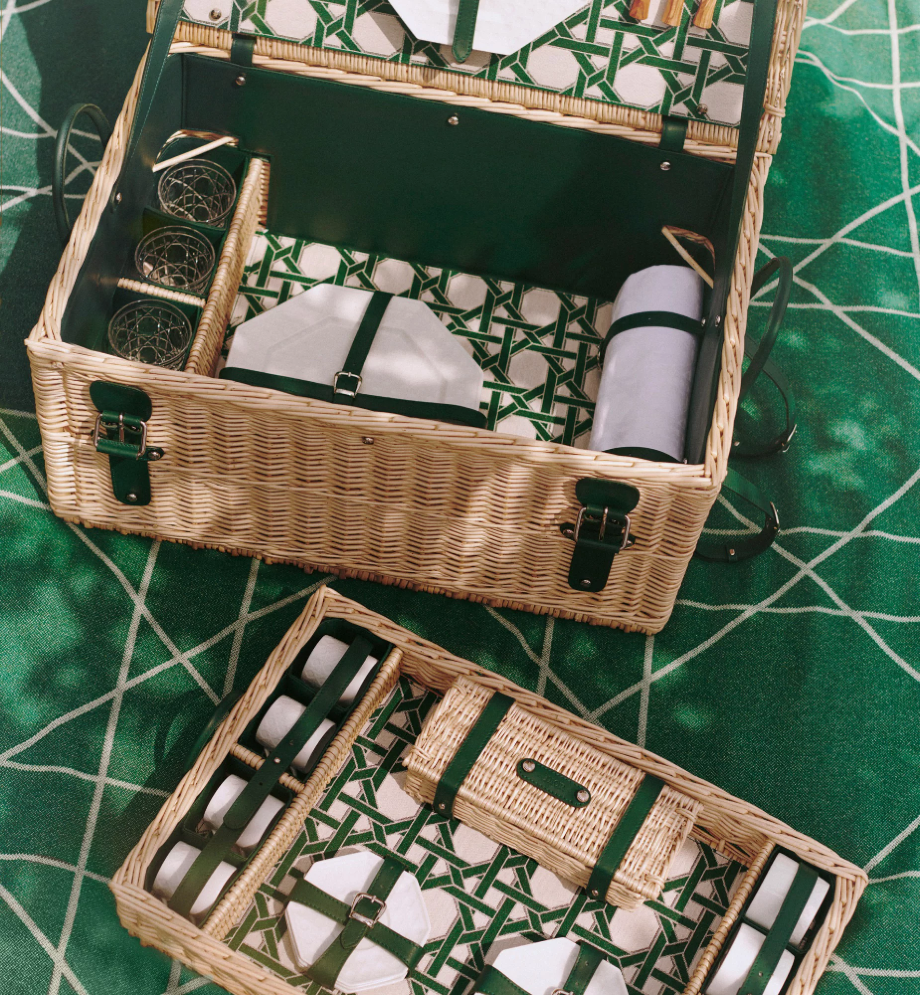 Dior Maison 推出 Miss Dior 四人野餐籃