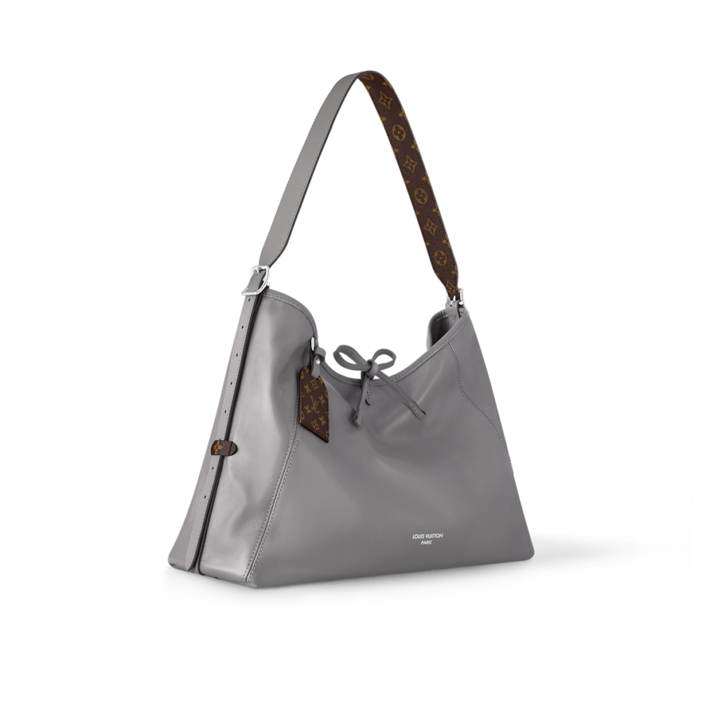 以柔軟的滑面小羊皮打造而成的CarryAll Dark MM。