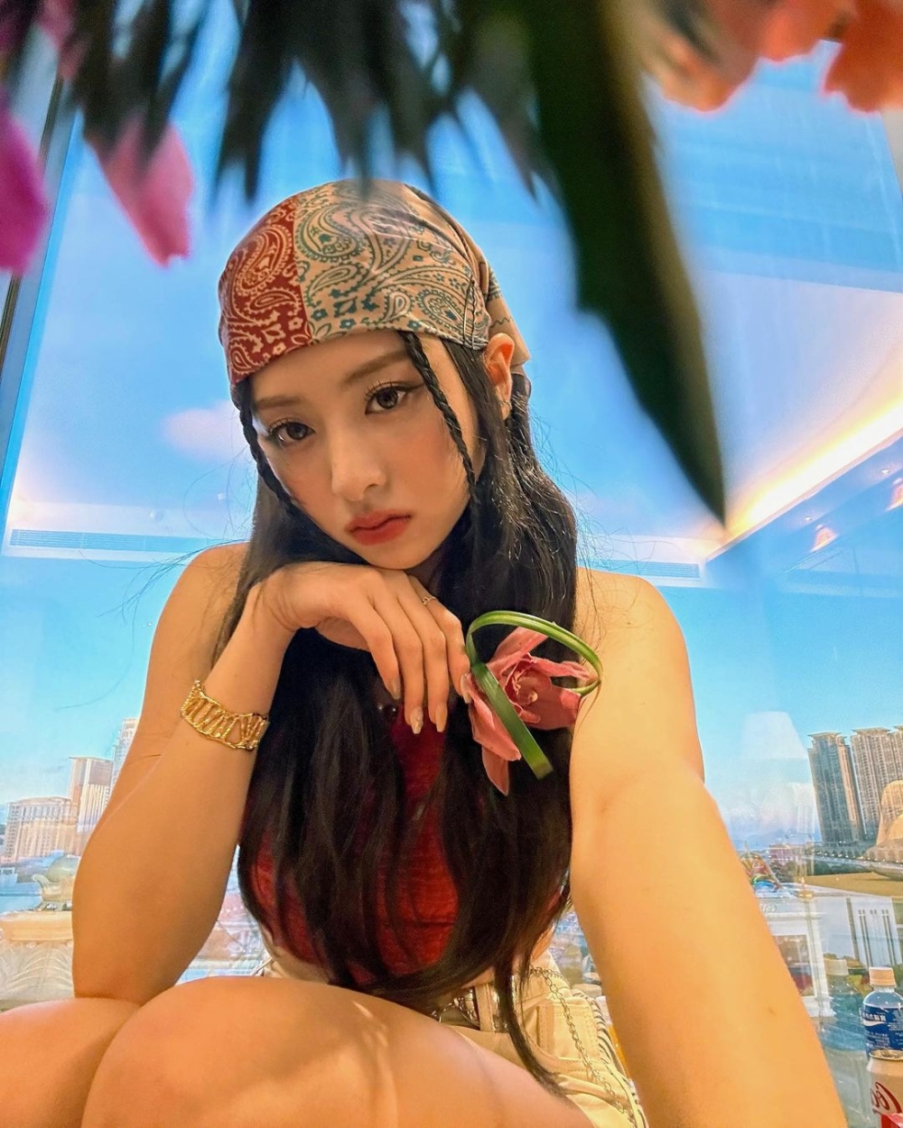 民族風頭巾更有街頭感