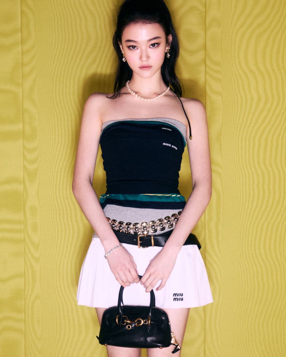 今年3月，Ella 亦出席於巴黎舉辦的 Miu Miu 2025 秋冬系列時裝秀