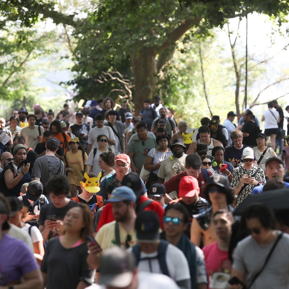 只要有人通報某處有稀有小精靈，玩家就會如同「大遷移」一般往該處靠近