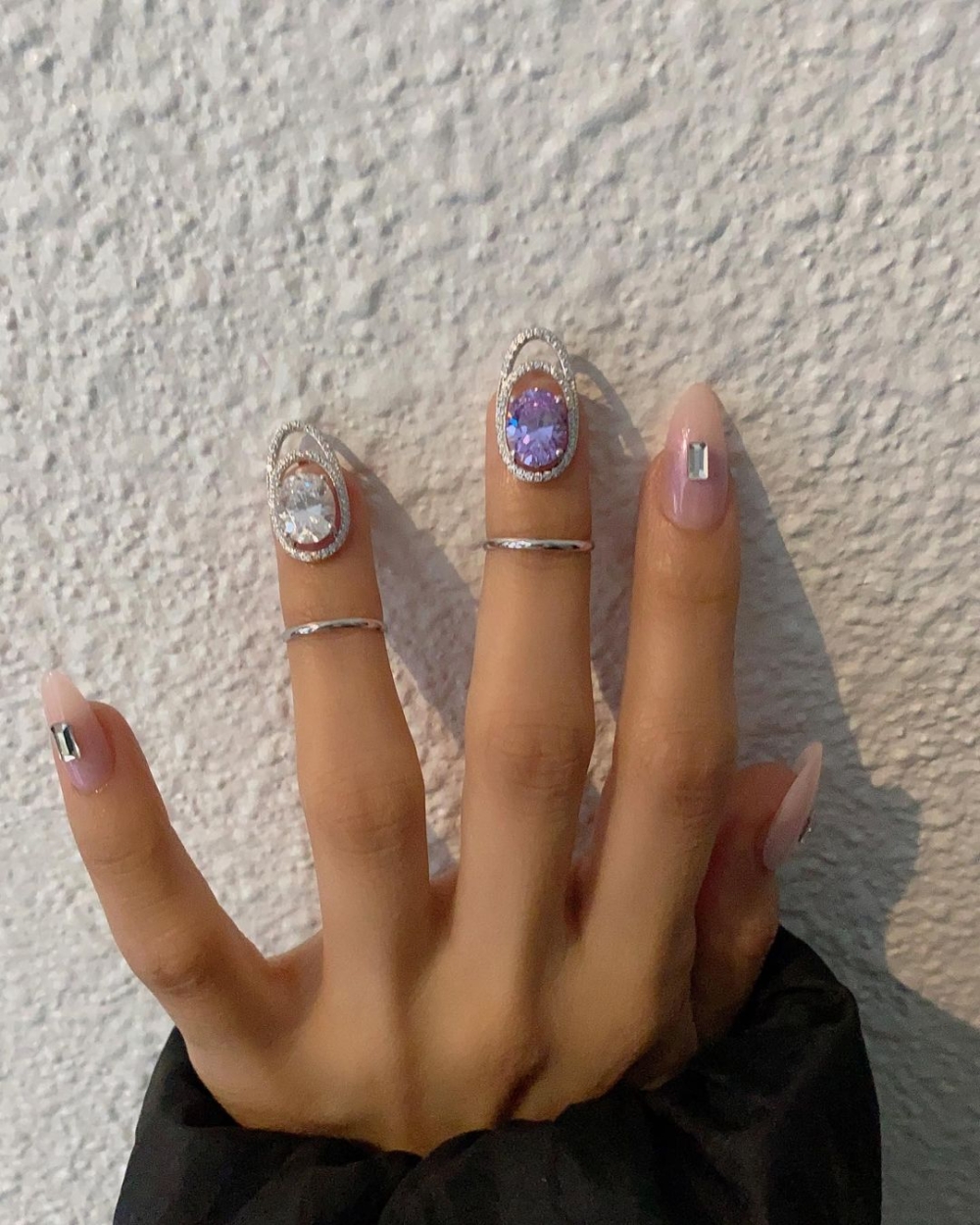 將美甲和飾品結合的概念很受歡迎