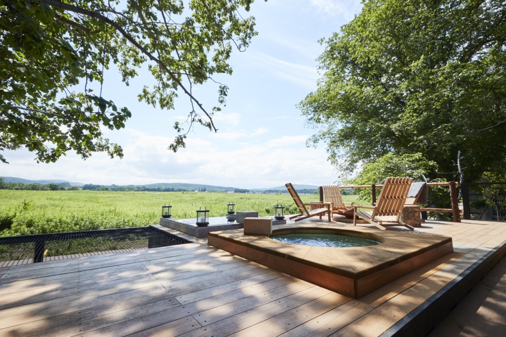 每棟別墅內還設有私人的森林露天浴池