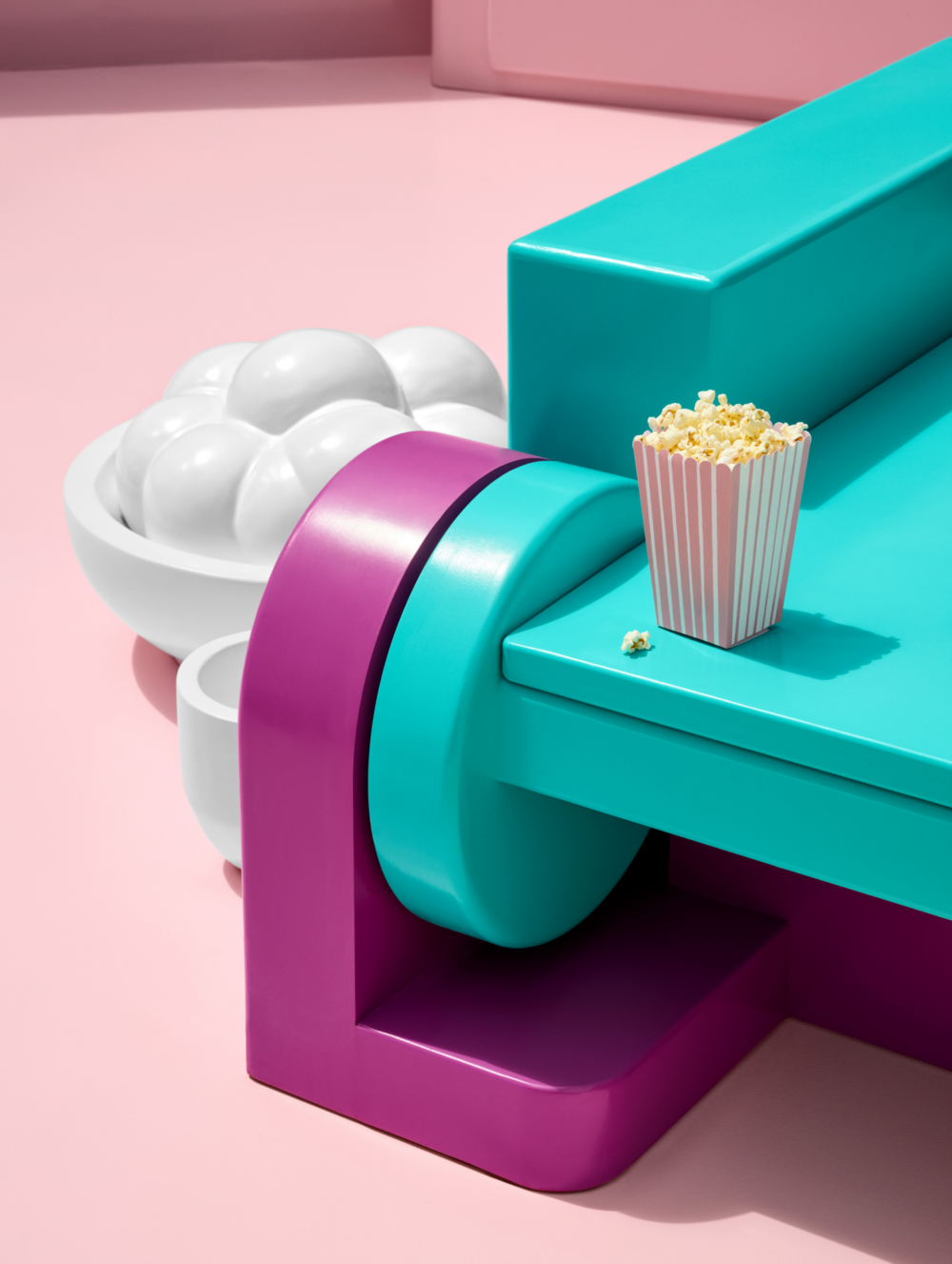 住戶也能在客廳放鬆一下，吃點爆米花、欣賞懷舊電影和充足的枕頭