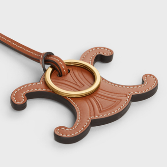 簡約的設計與中性風格。