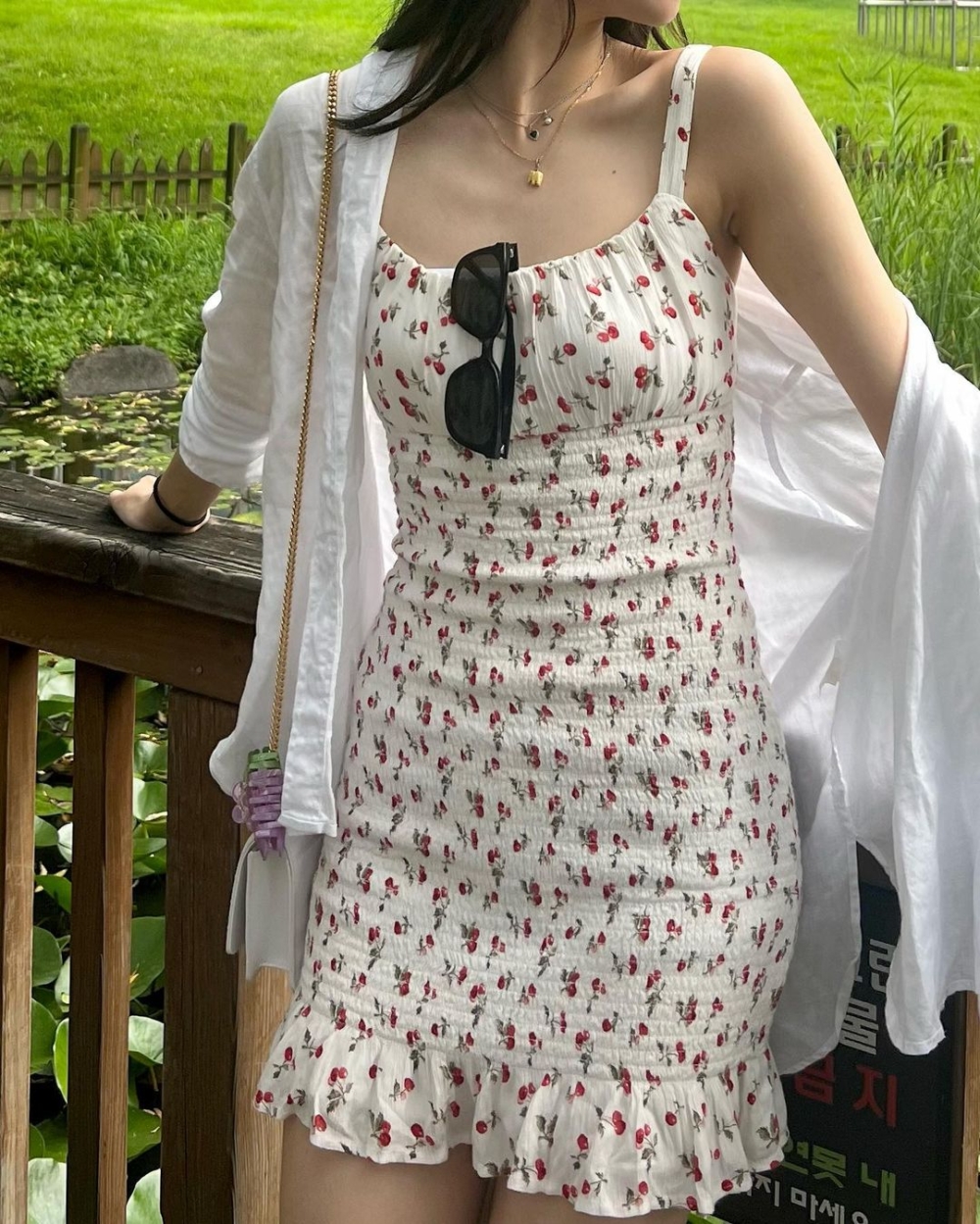 穿上洋裝很有度假感