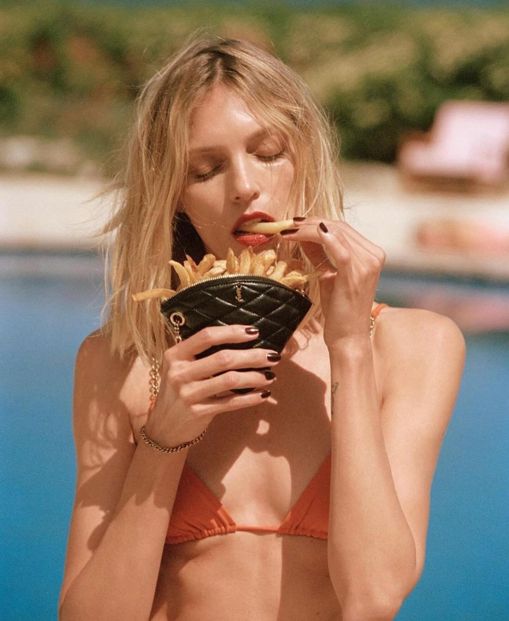 SADE三角形小羊皮零錢包