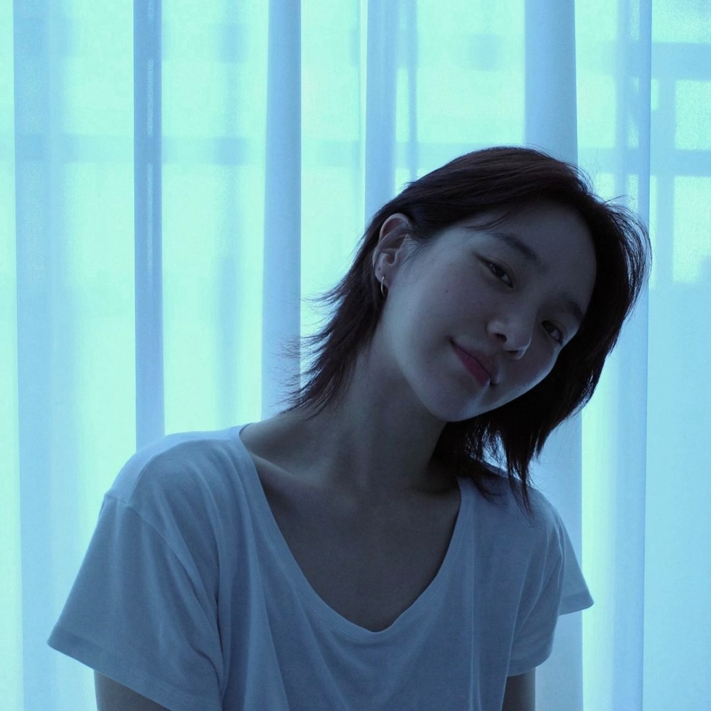 將層次打高，營造輕盈的羽毛感