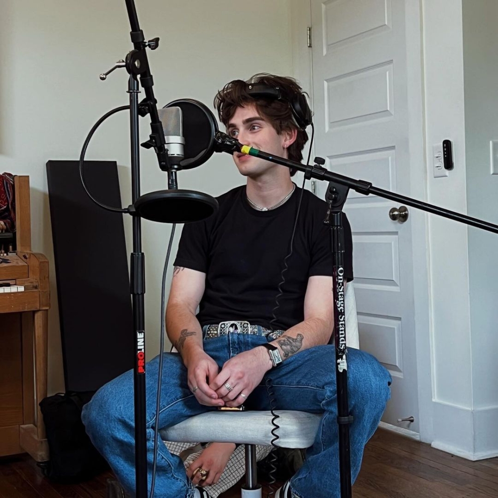 Johnny可以無憂無慮自由發展自己的音樂,創作出來的作品也溫暖人心