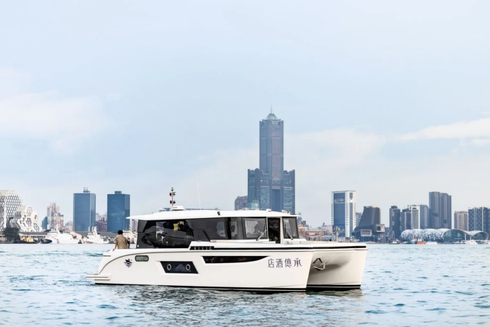 配合高雄承億酒店自家擁有的遊艇及海上活動。