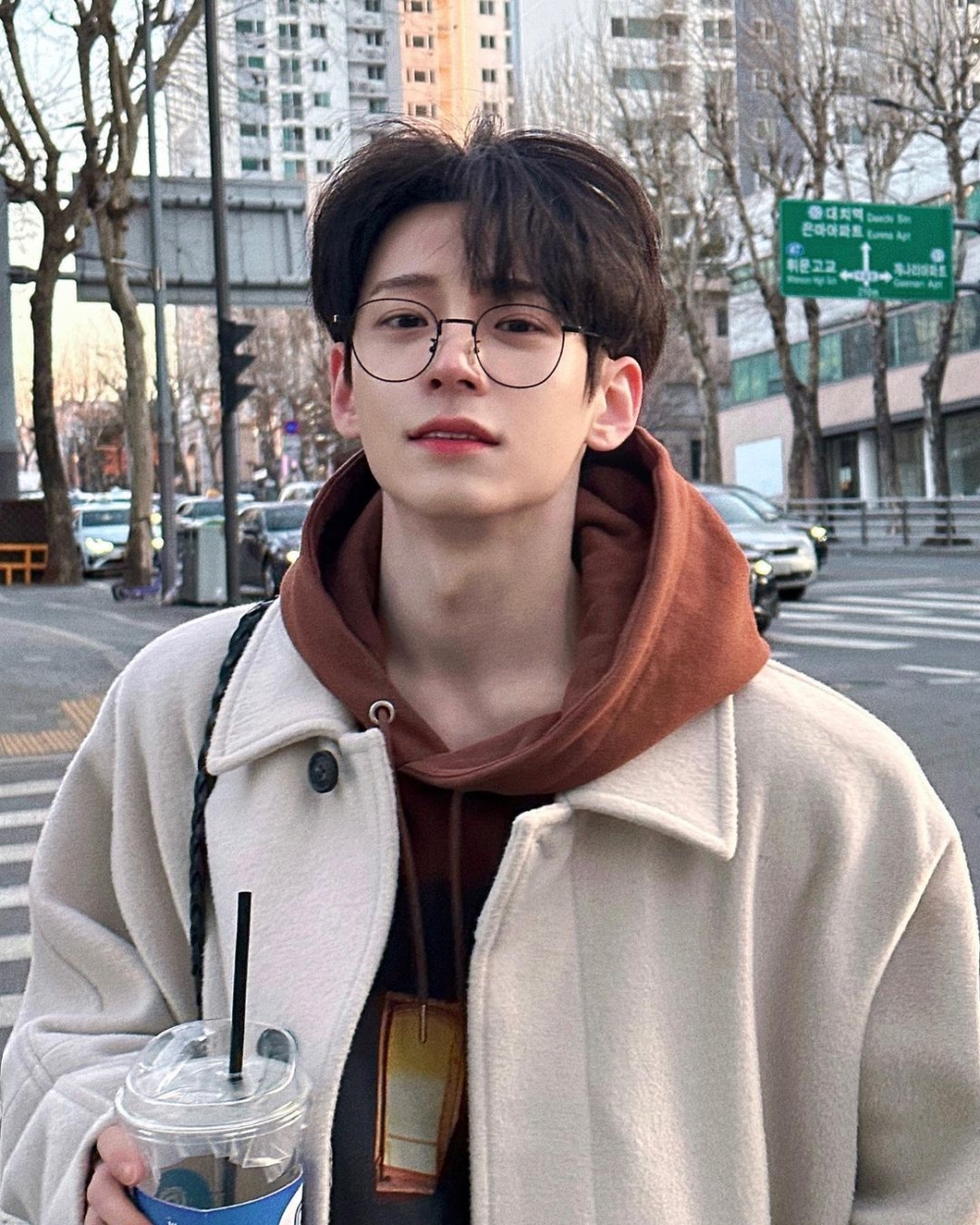 正式在演藝圈出道後也讓全昌河開始受到關注