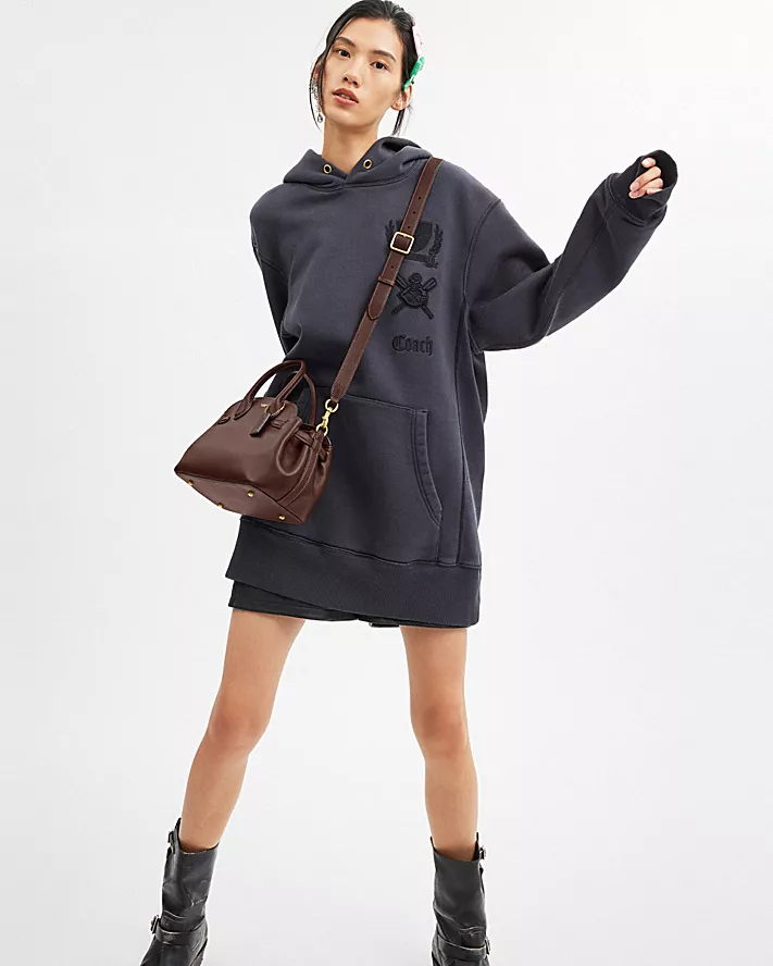 Empire Carryall共推出26、28、40和48的不同尺寸