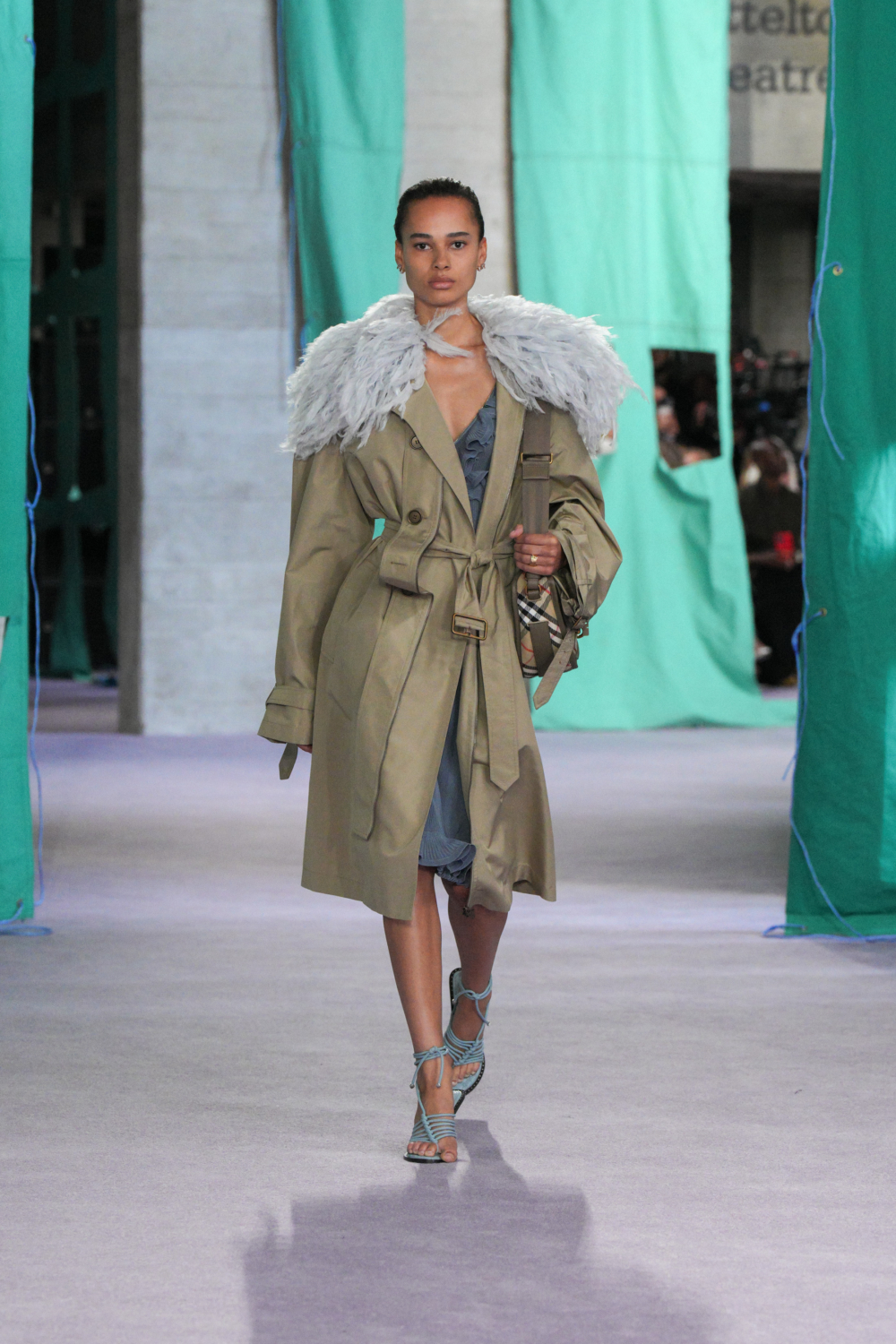 Burberry 2025夏季時裝秀