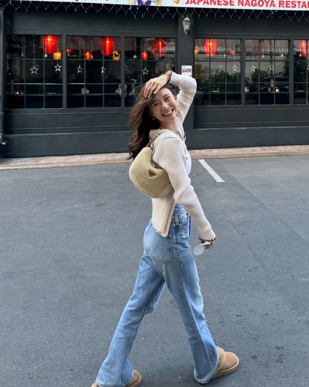 她於2015年與夥伴共同創立了泰國環境教育中心