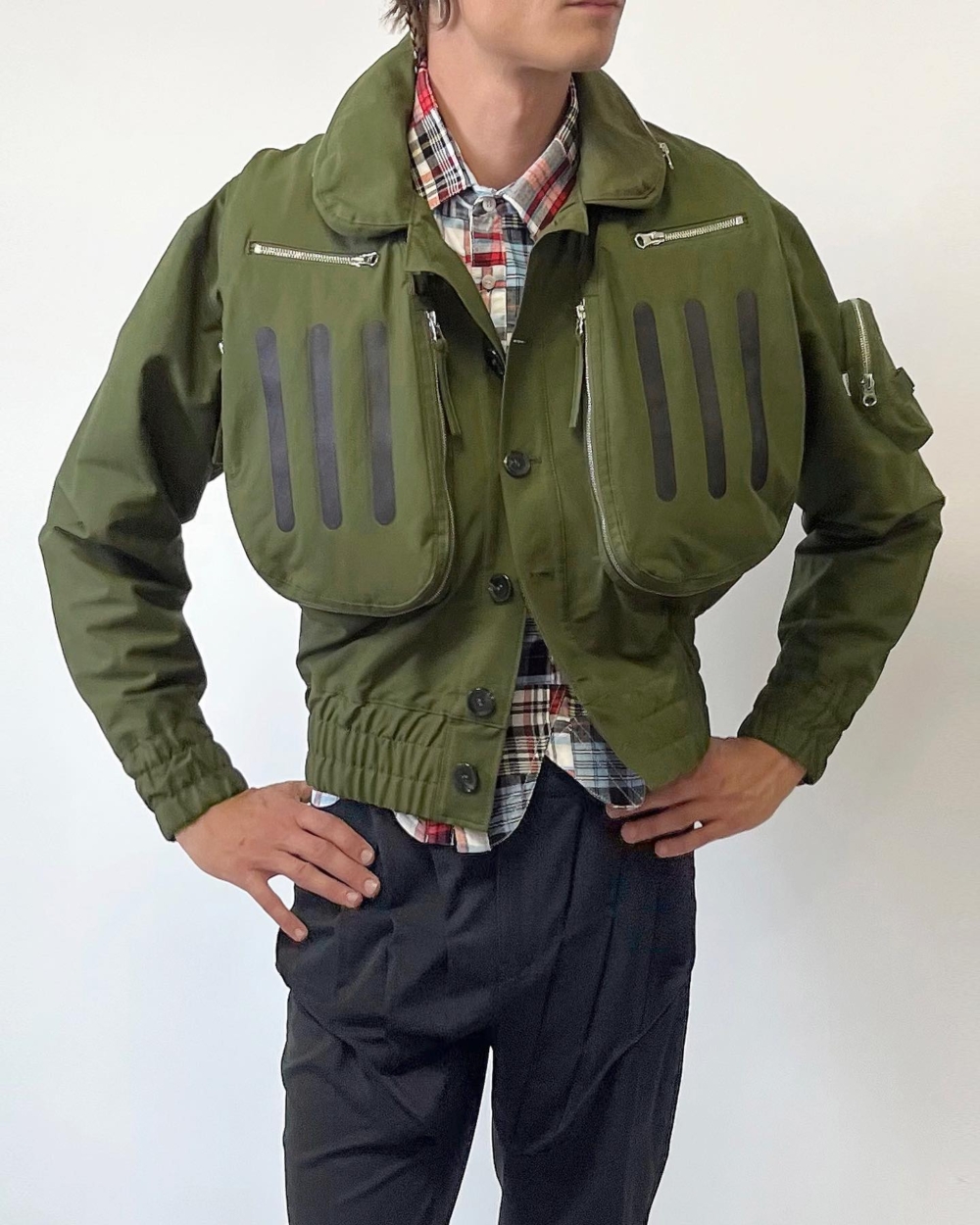 他的設計靈感多來自歷史上的女性服飾