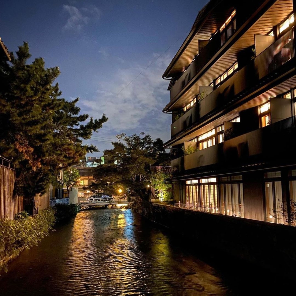 THE SHINMONZEN強調光與空間的相互作用