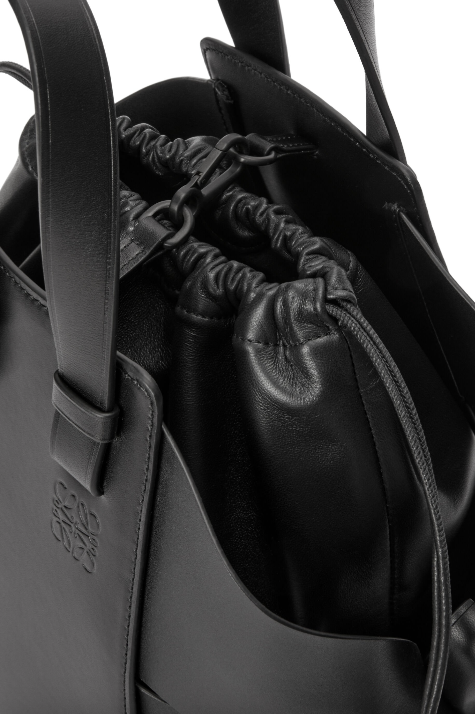 LOEWE × 松本破風藝術家合作系列手袋3:Compact Hammock bag in calfskin