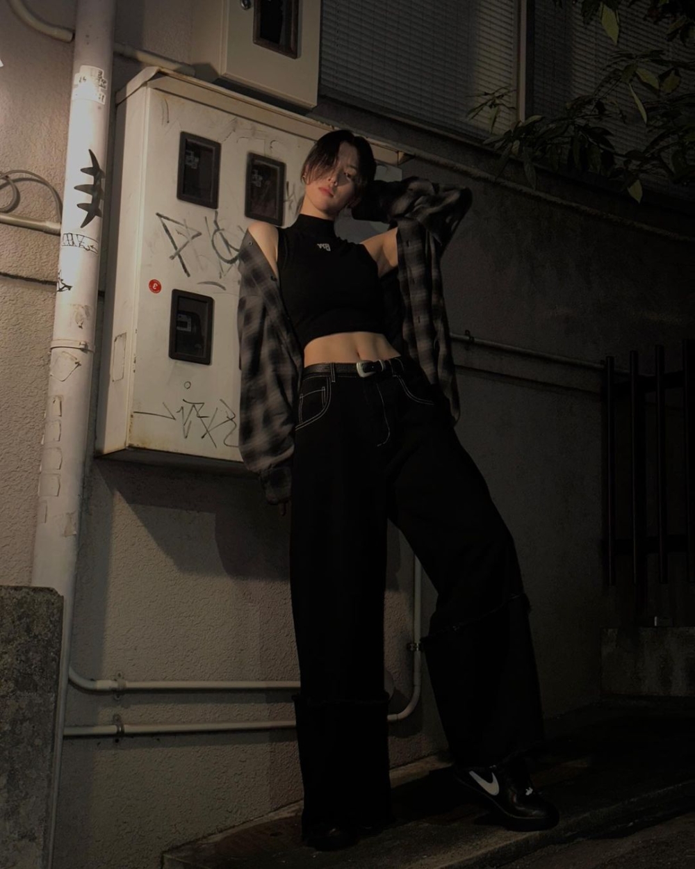 短版上衣可以拉長身形