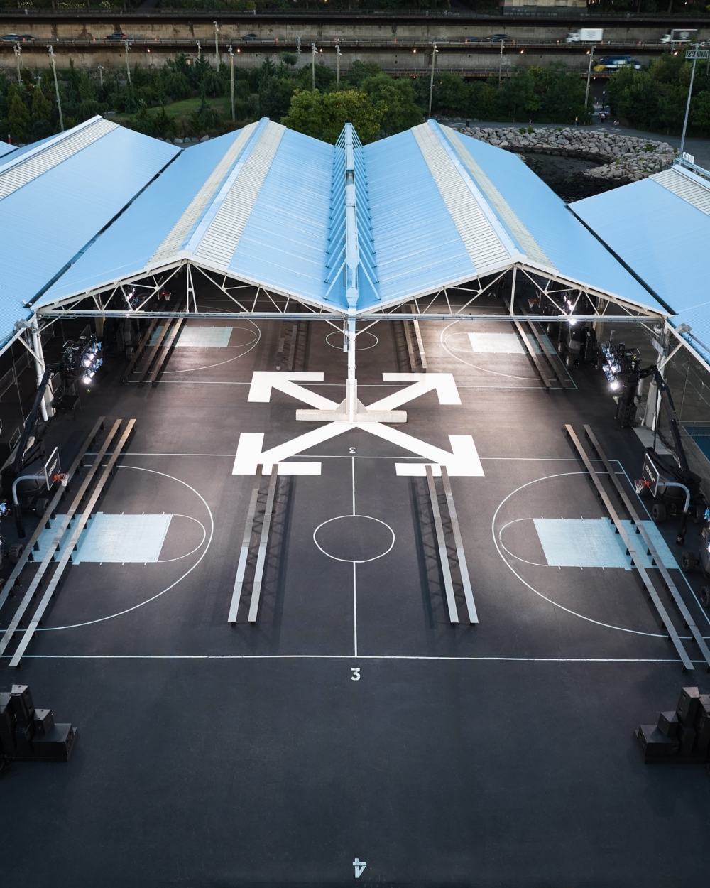 Off-White 2025 春夏系列