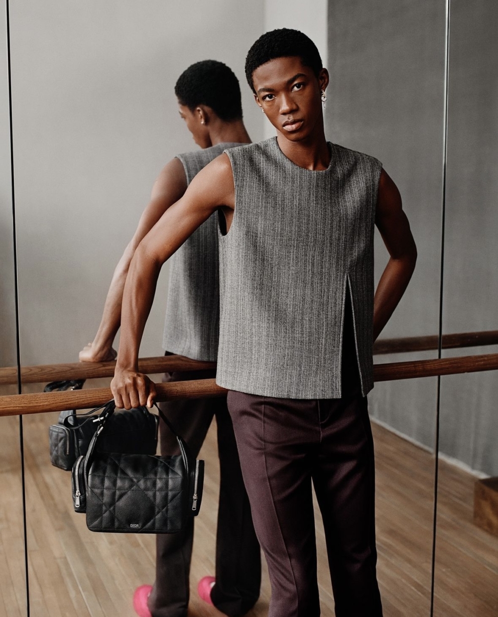 芭蕾舞風格的形象廣告照發想展現最新冬季系列。