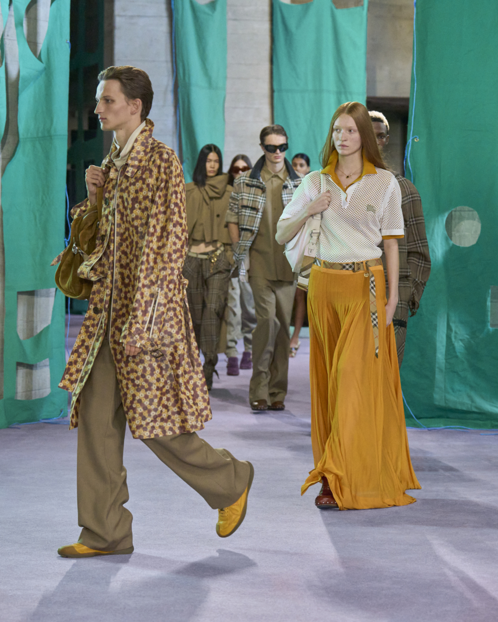 Burberry 2025夏季時裝秀
