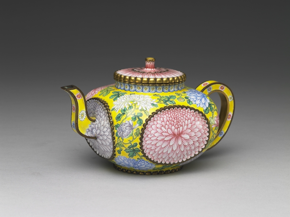 銅胎畫琺瑯菊花紋方壺_清,康熙皇帝 (1662–1722 年)_國立故宮博物院