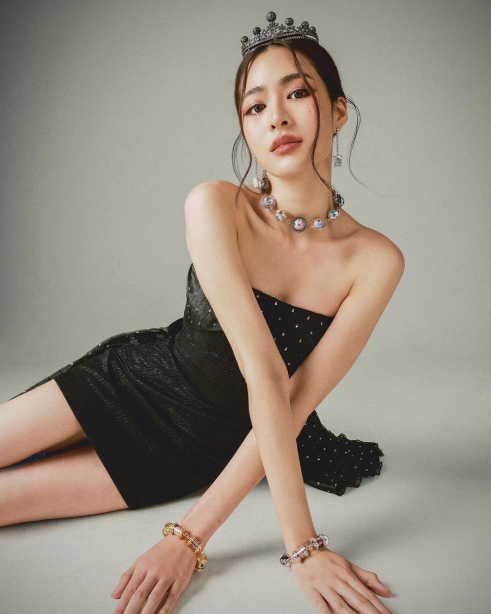 鄺玲玲擁有深邃的五官