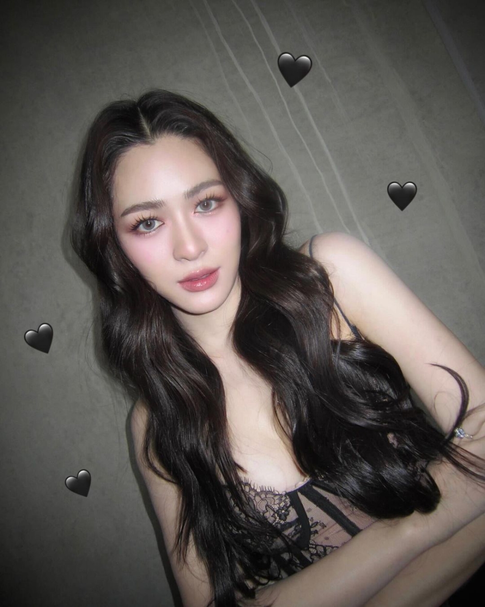 鄺玲玲除了泰語、粵語之外,她的英語及普通話也說得很流利