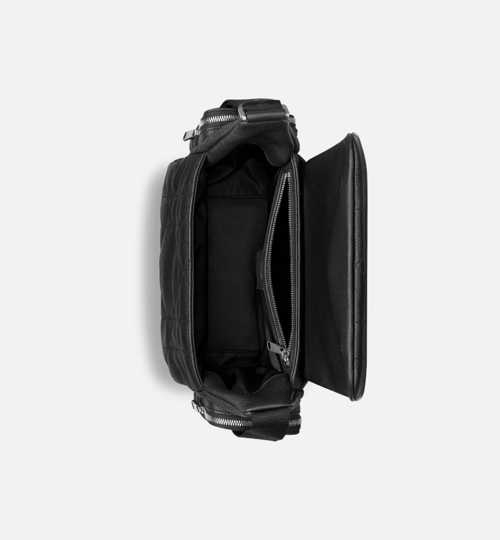 高科技面料和小牛皮襯裡。