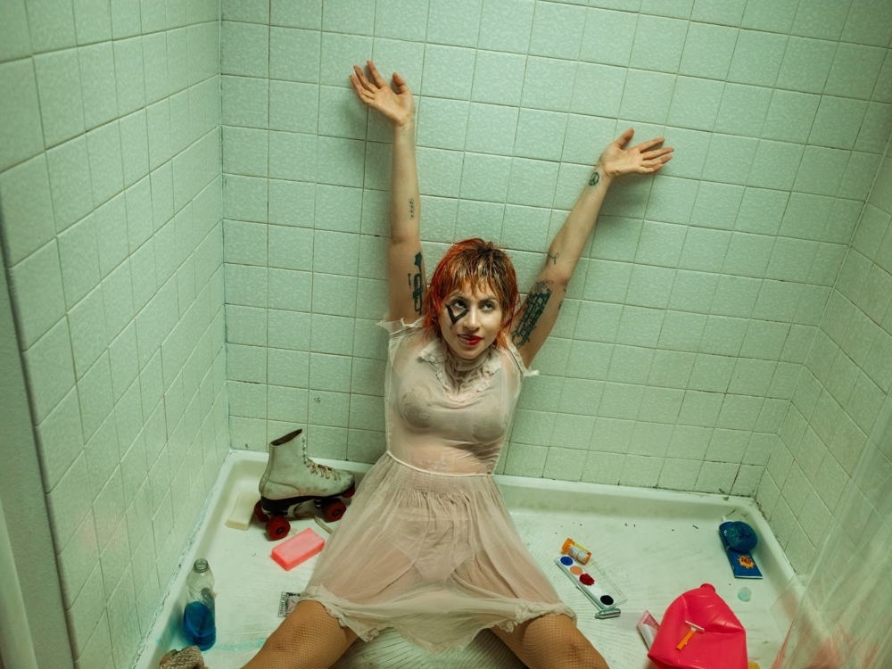 小丑女「滴淚」妝容 Lady Gaga與Joaquin Phoenix出席《小丑：雙重瘋狂》6