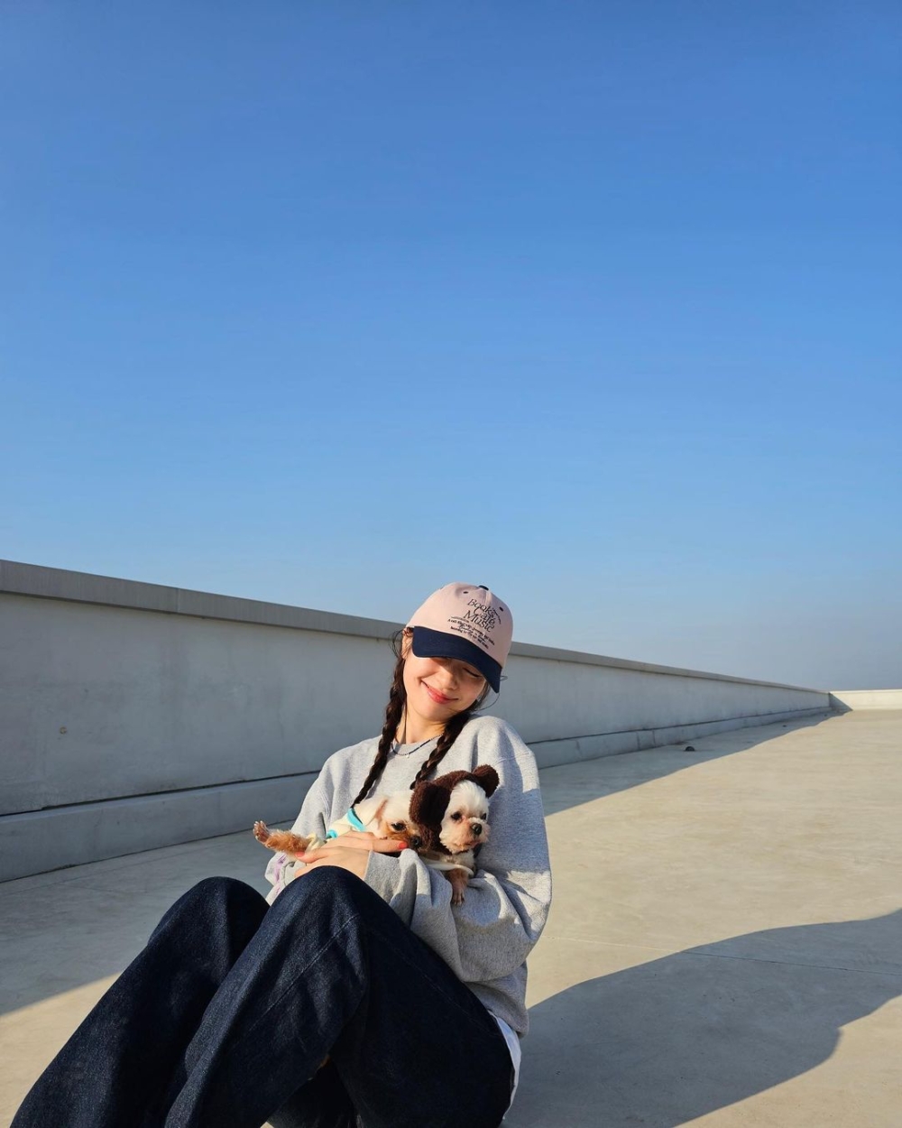 庭沼玟的冬天就是寬鬆衛衣、毛衣的天下