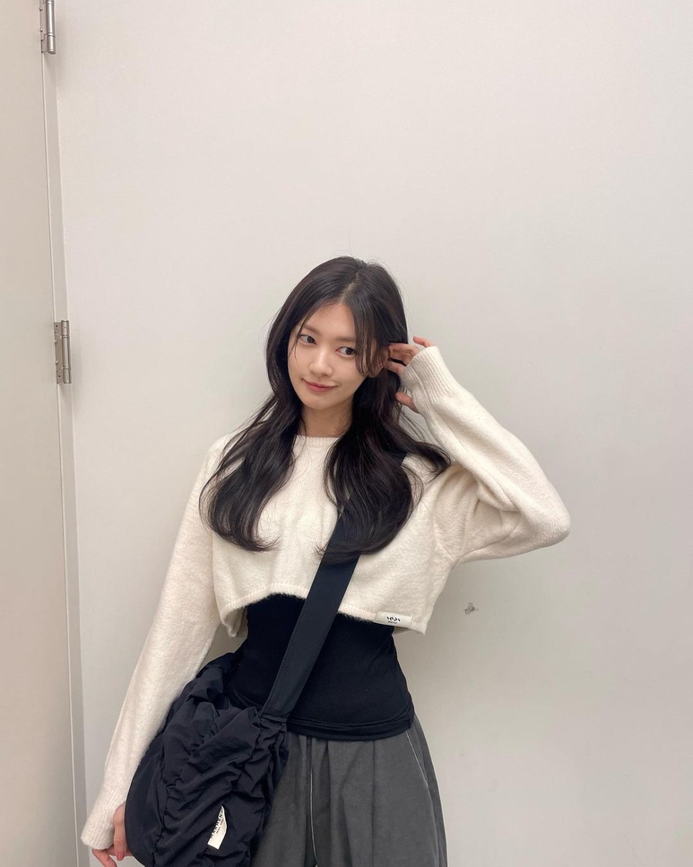 襯衫、衛衣、寬鬆毛衣等都是她經常上身的單品