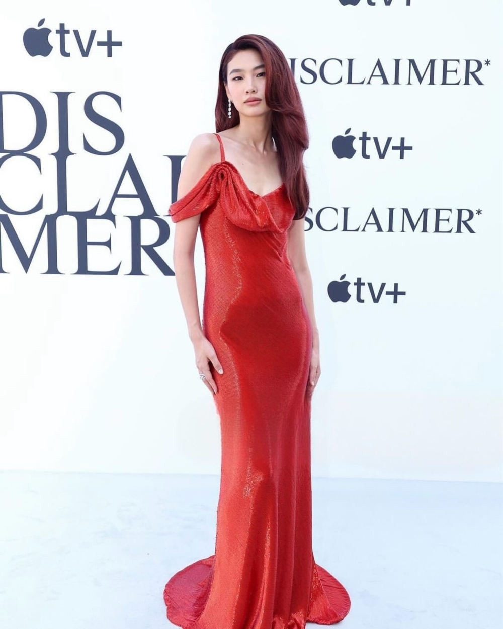 2024 威尼斯影展明星紅毯 . 鄭浩妍