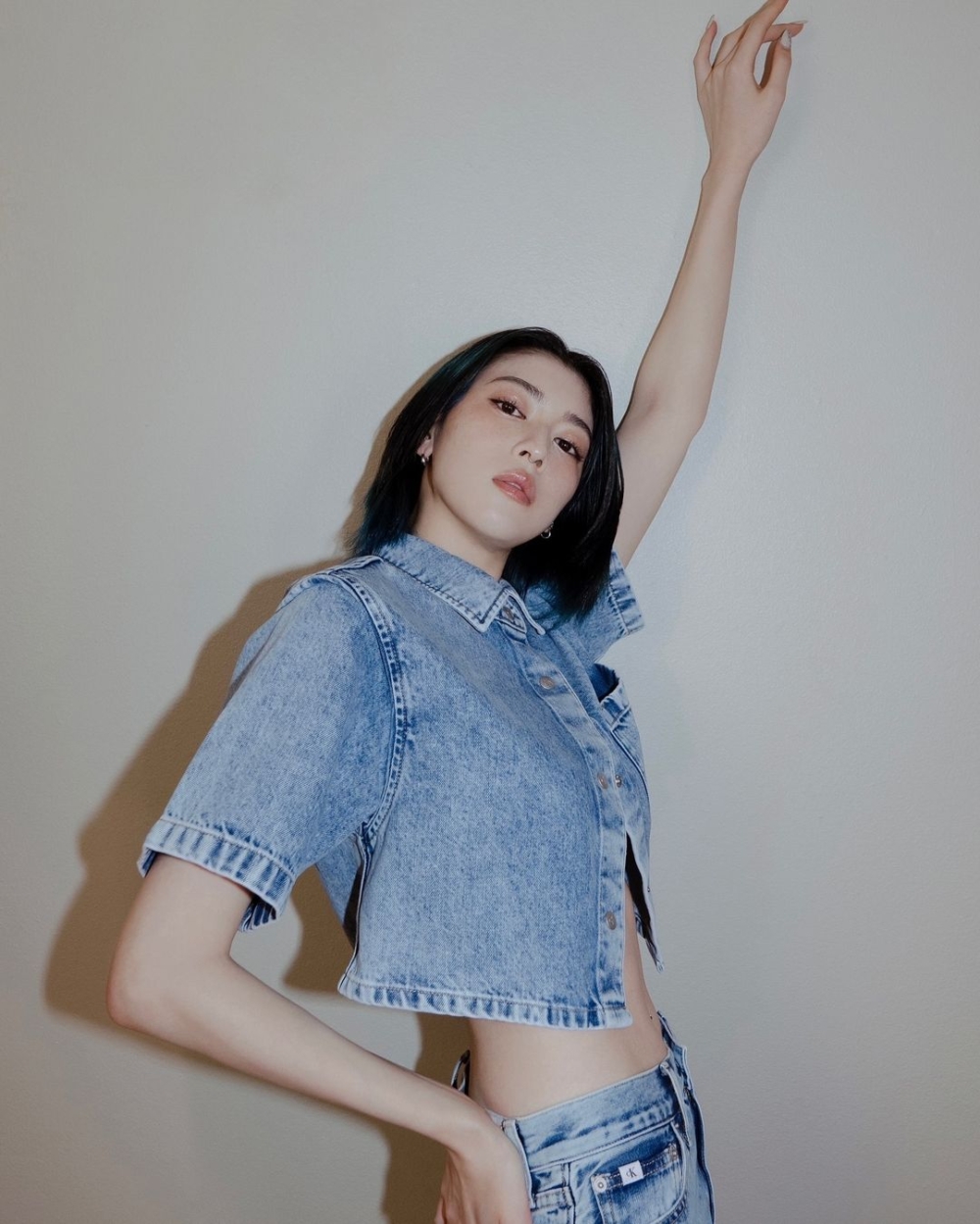 牛仔單品展現隨性自在的一面