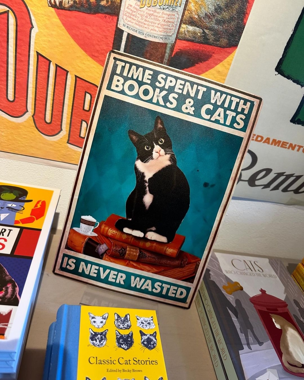 作品上展現了貓咪各種型態