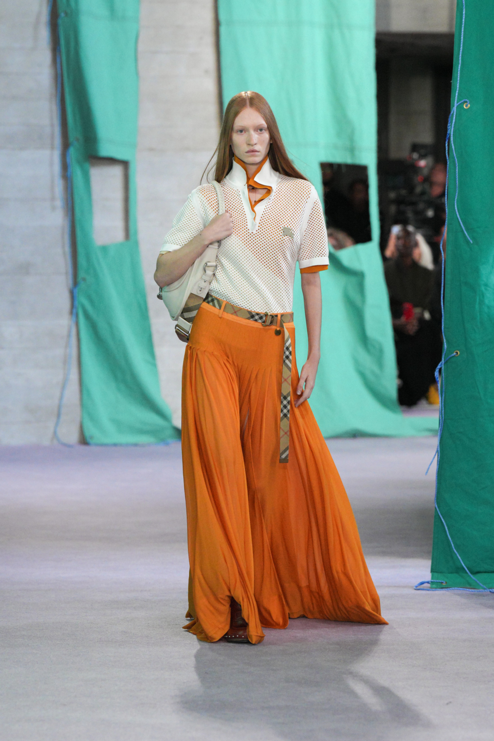 Burberry 2025夏季時裝秀