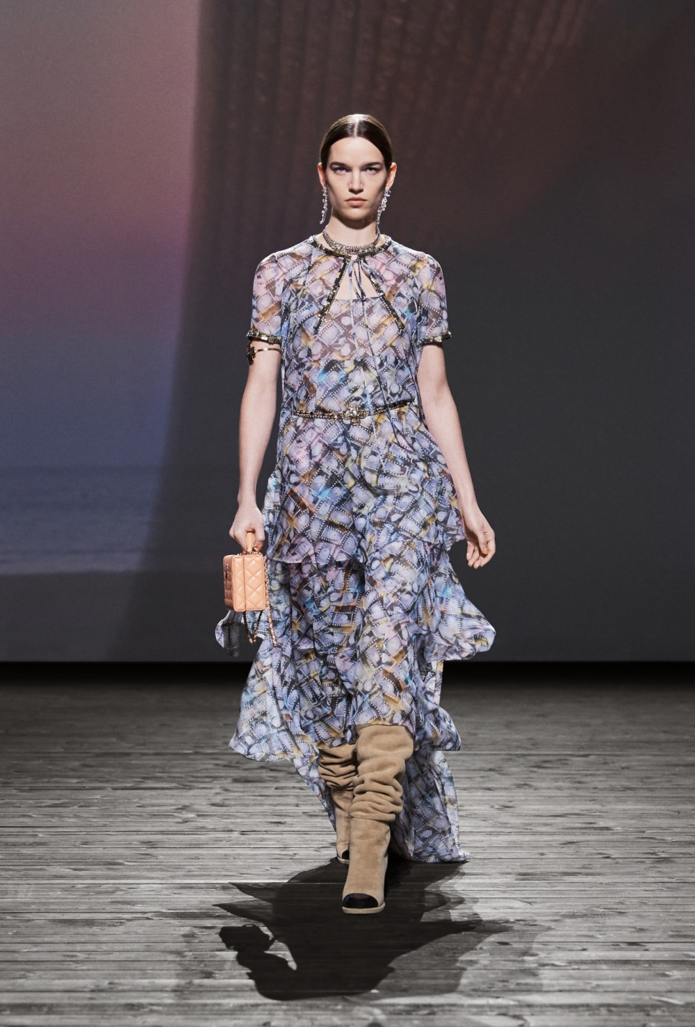 無論是手拎或肩背、斜跨背都相當好看。