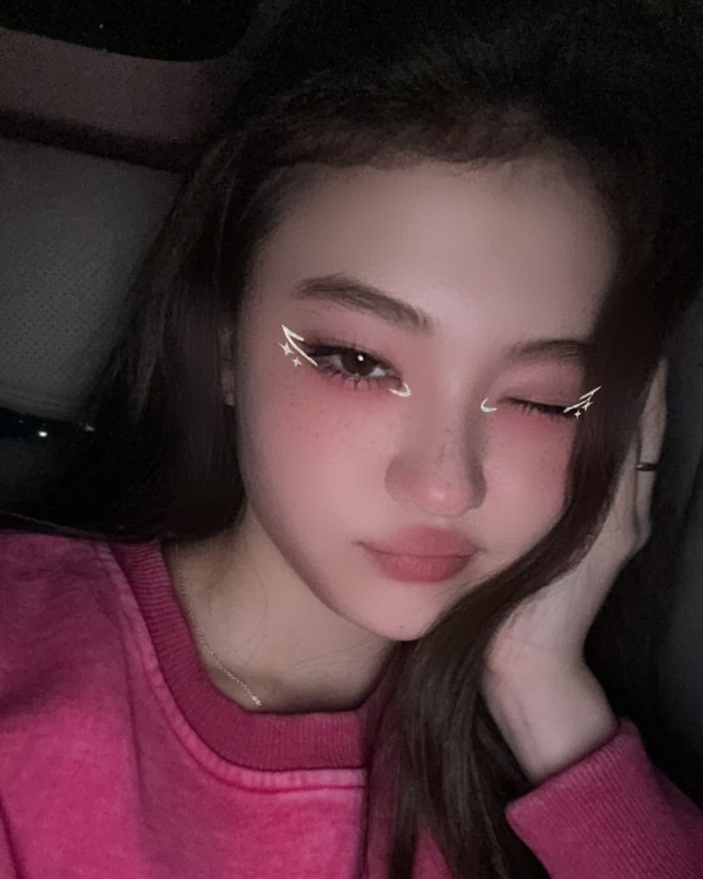 貓眼線是貓系妝容的關鍵。