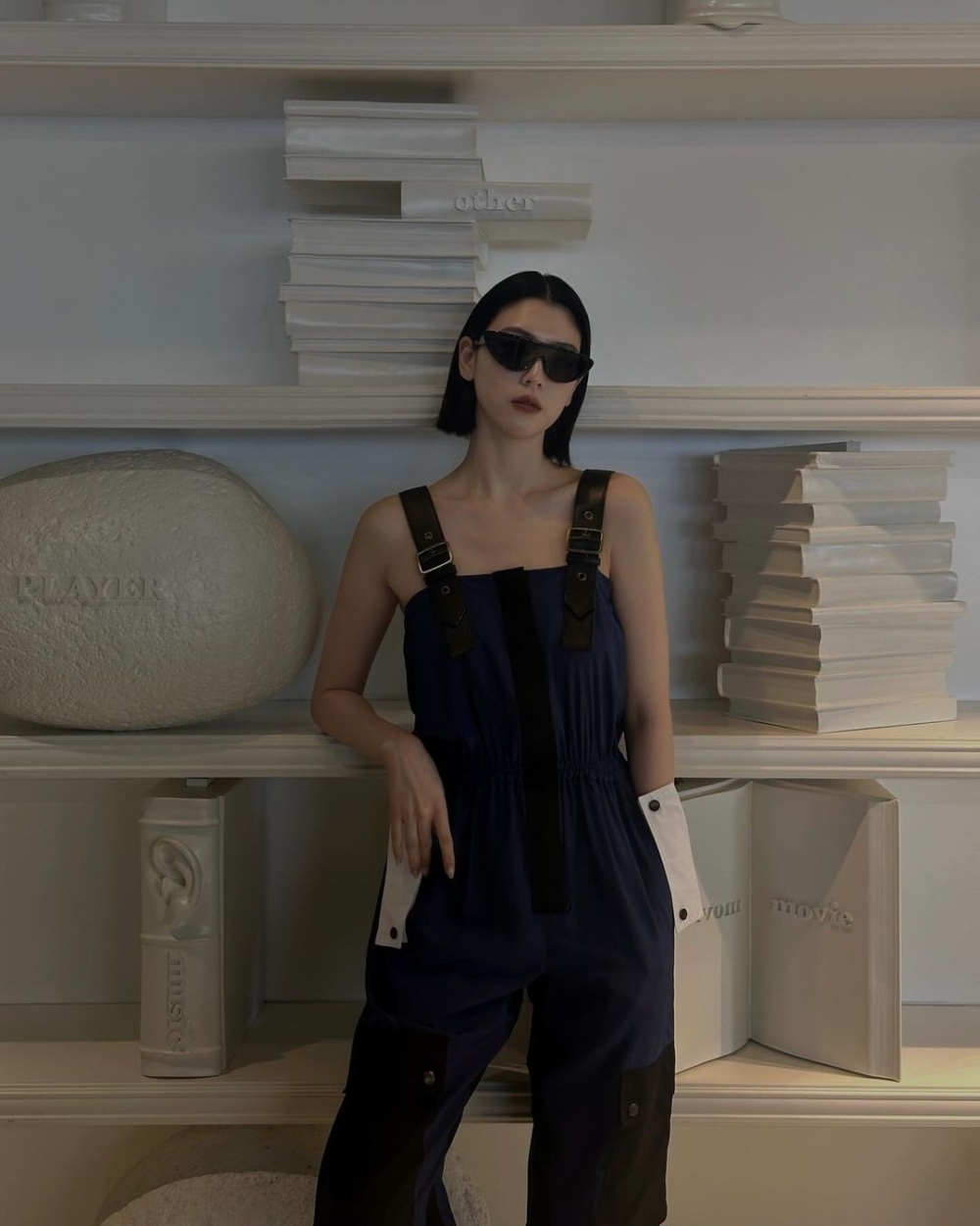 三吉彩花最常用來搭配的單品就是墨鏡